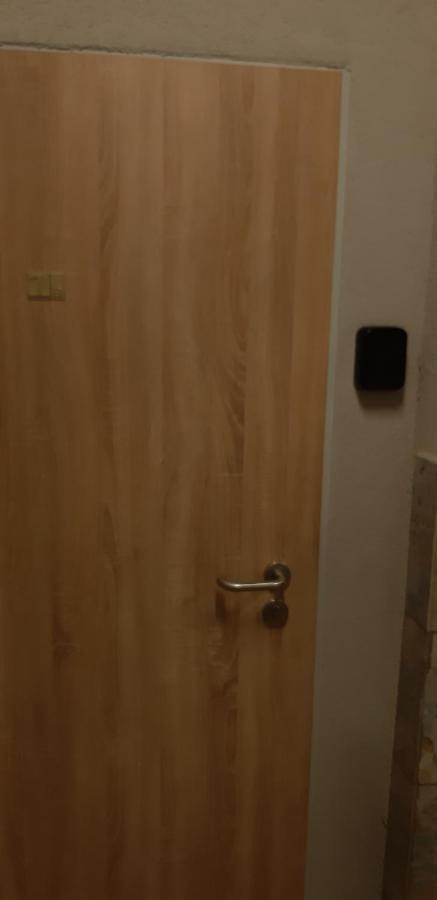 Topolowa - Self Check In - Next To Main Rail, 10 Min To Main Square Apartment Krakow