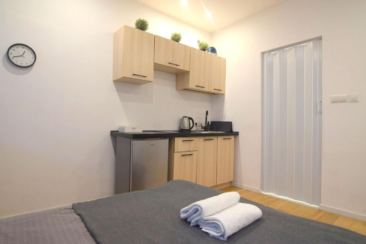 Topolowa - Self Check In - Next To Main Rail, 10 Min To Main Square Apartment Krakow